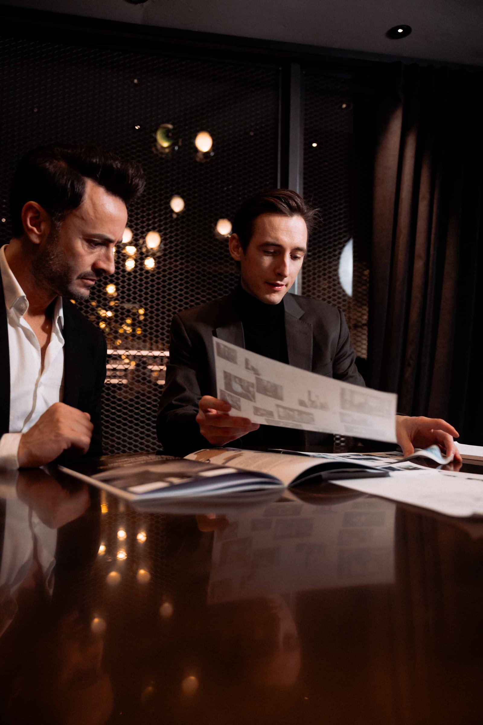 Christoph Martin mit einem Kunden - Martin&Klein Branding-Agentur